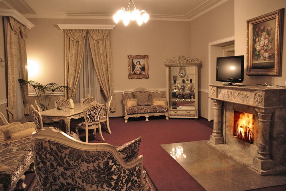 Zamek Kamenny Dvur Hotel Mostov Zewnętrze zdjęcie