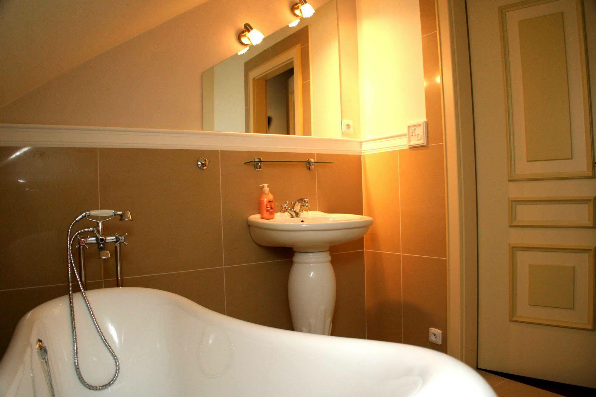 Zamek Kamenny Dvur Hotel Mostov Zewnętrze zdjęcie