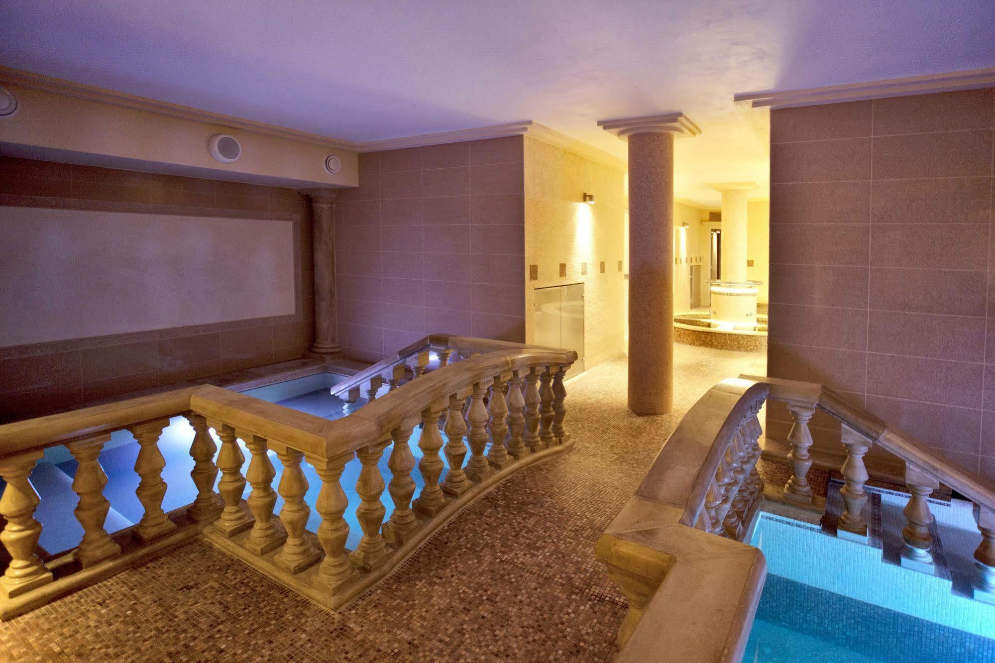 Zamek Kamenny Dvur Hotel Mostov Zewnętrze zdjęcie