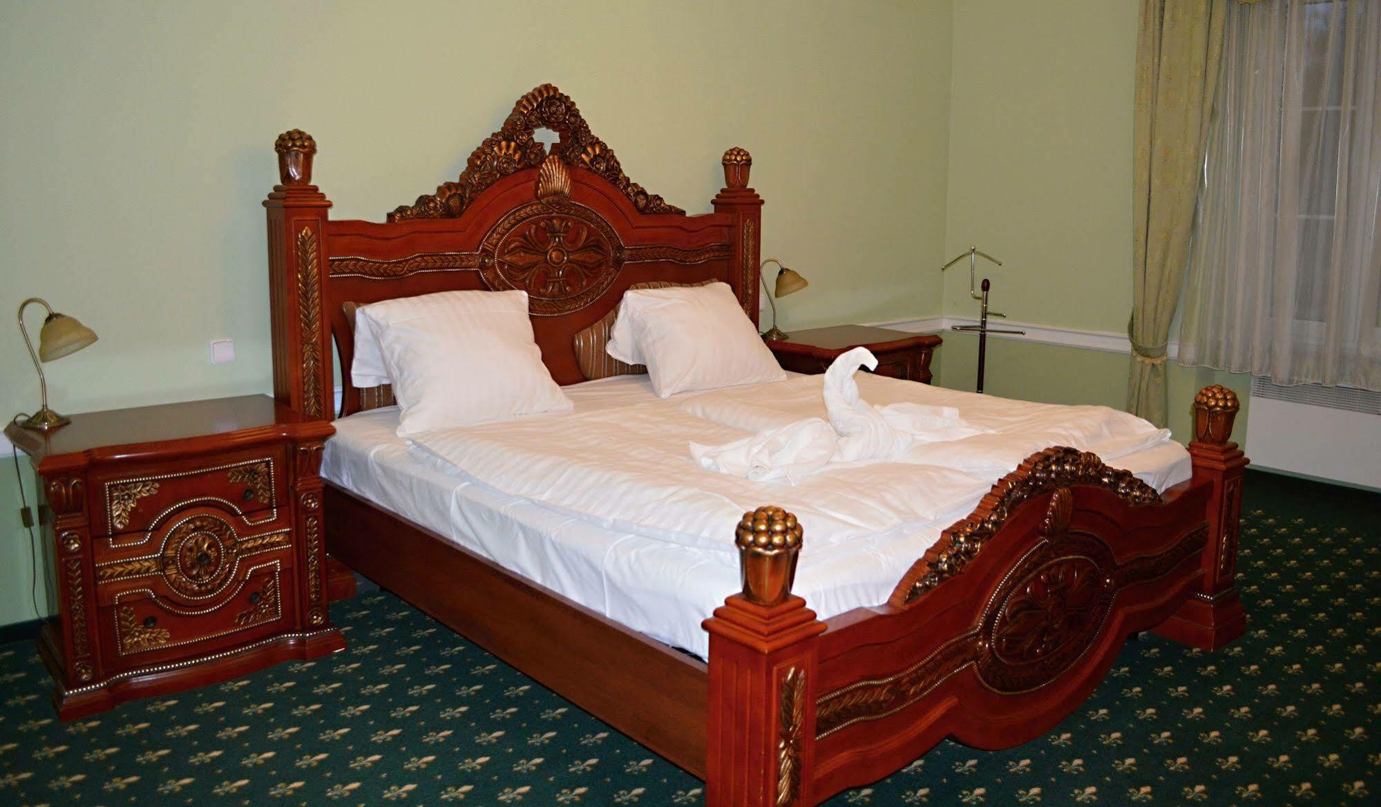 Zamek Kamenny Dvur Hotel Mostov Zewnętrze zdjęcie