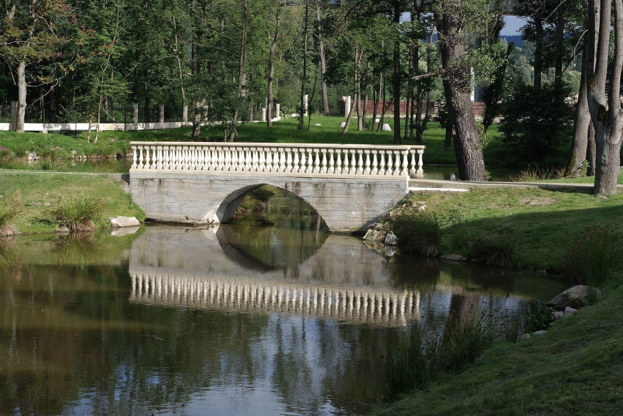 Zamek Kamenny Dvur Hotel Mostov Zewnętrze zdjęcie