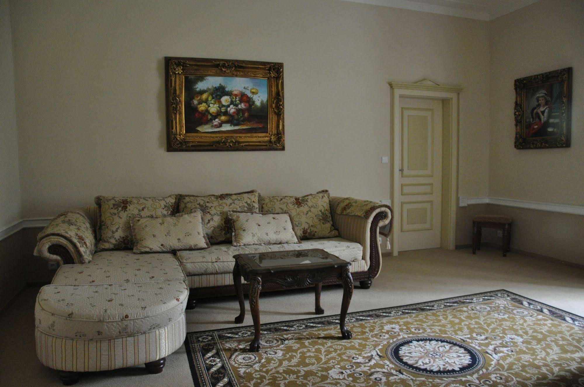 Zamek Kamenny Dvur Hotel Mostov Zewnętrze zdjęcie